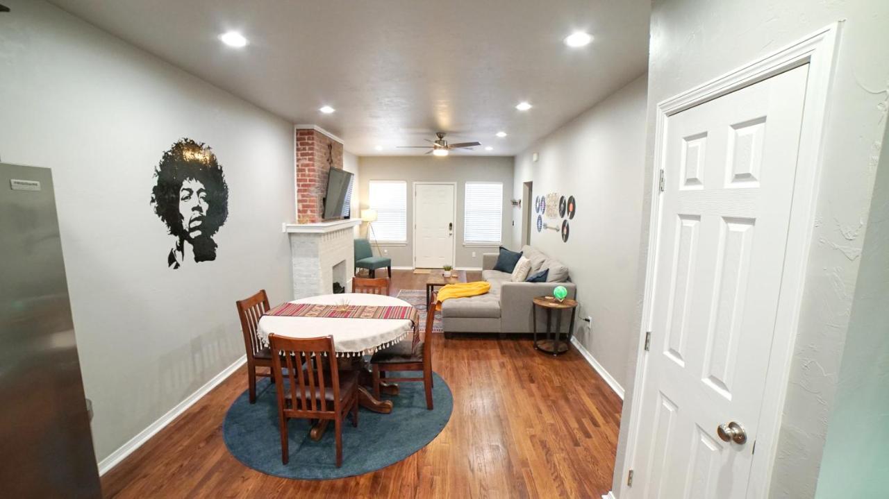 Rock & Roll House, Fiber Internet, Roku Tv, Washer & Dryer, By Dt Chickasha & Leg Lamp! ภายนอก รูปภาพ
